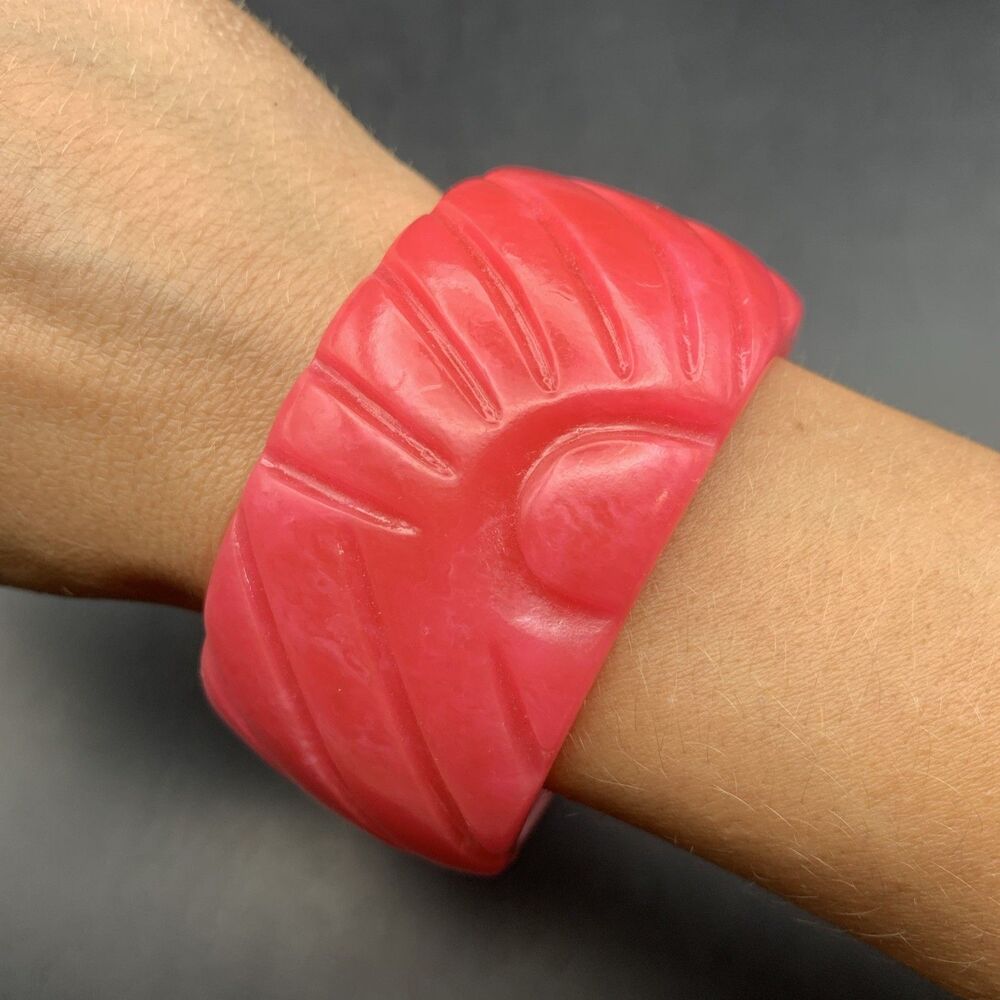 Chunky Colorful Pink Bangle Bracelet Plastic Carved Look Bold Bright Boho 7.5 In